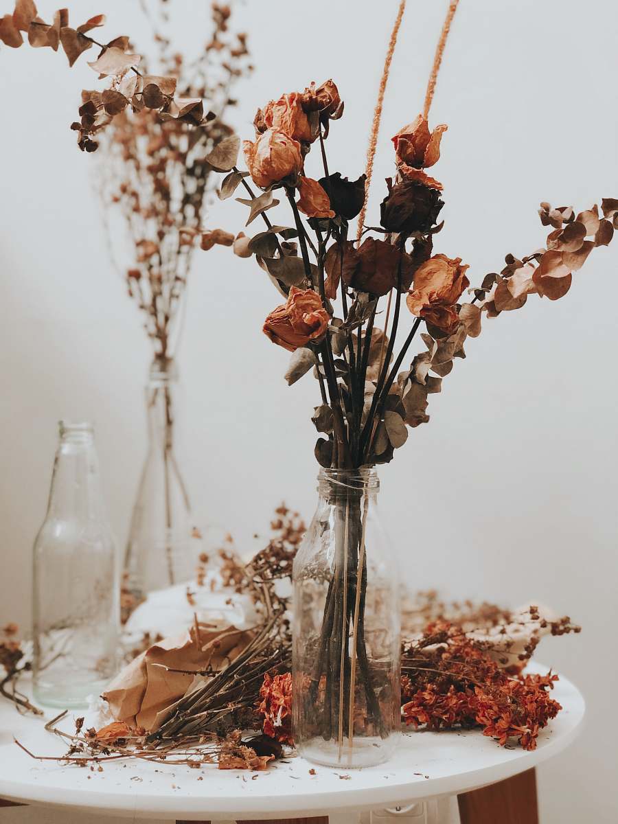 flower arrangement clear glass vase with withered roses plant